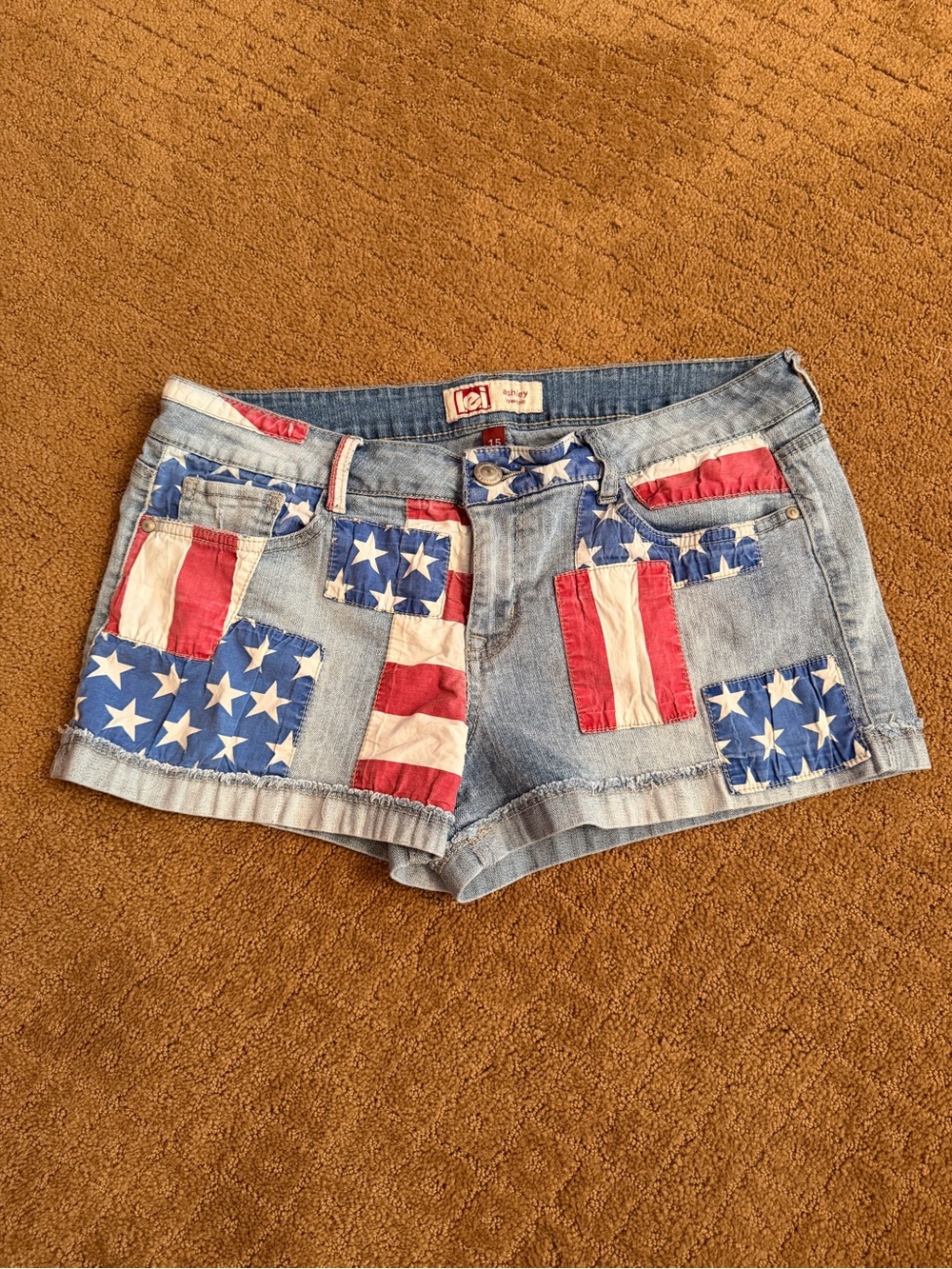 L.E.I. Ashley Low Rise American Patchwork Denim Patriotic Shorts Size 15